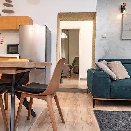 L Apartment *