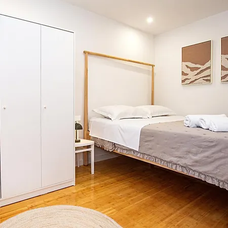 L Apartment *