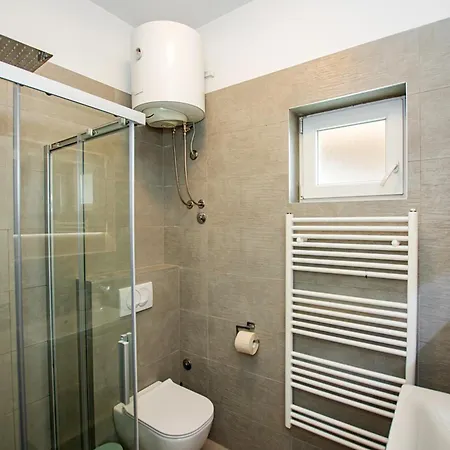 L Apartment
