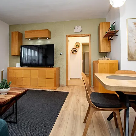 L Apartment *