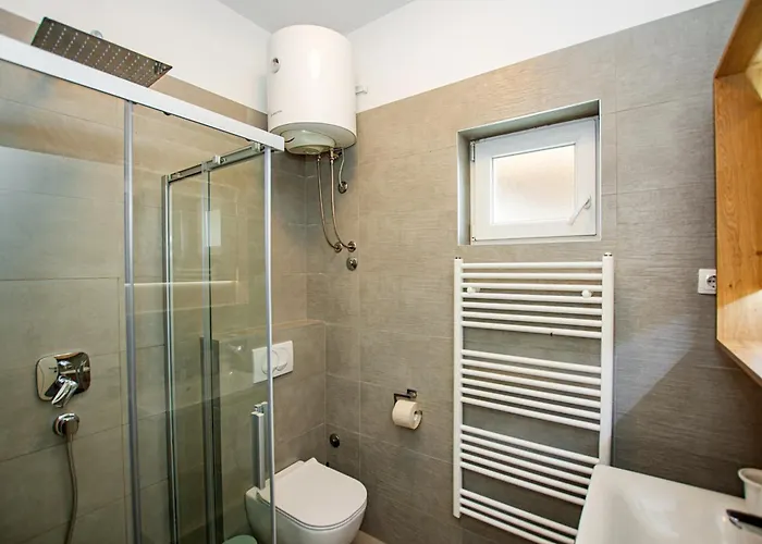 L Apartment